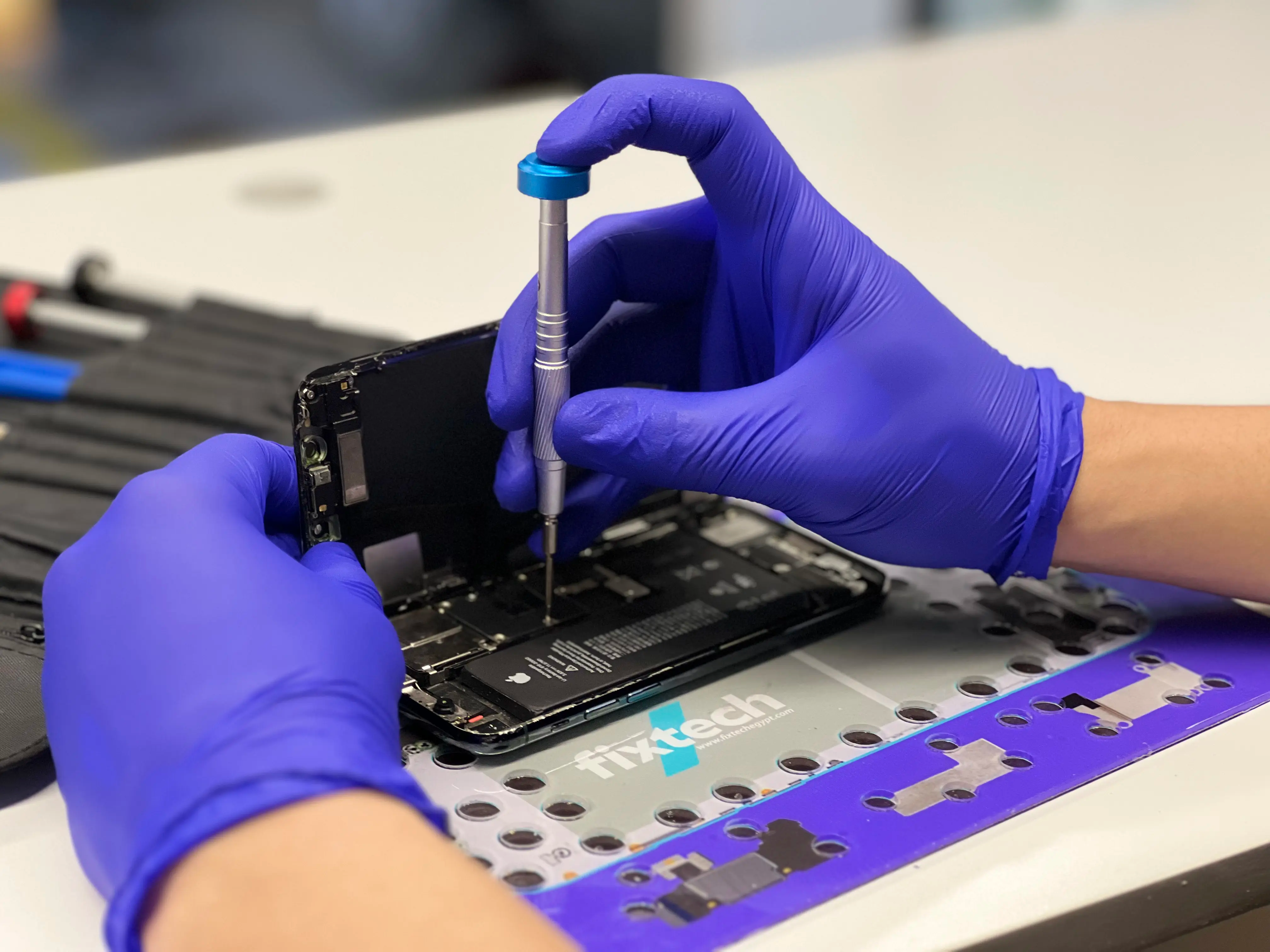 Fixtech expert providing support